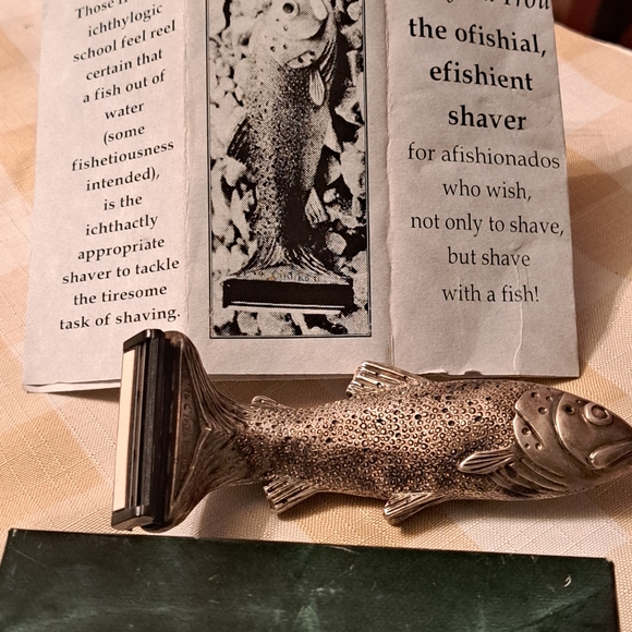 Vintage trout razor and Decorative Plate for Automobiles - Picture 15 of 15